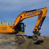 Smiths’ brand-new JCB 370X tracked excavator in operation 