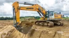 The Liebherr R 966 crawler excavator plays a central role in extraction operations in Wertingen