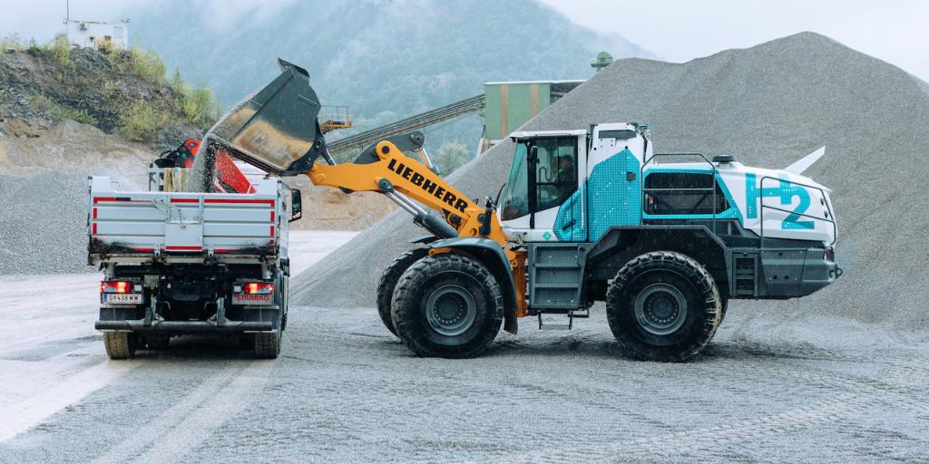 Decarbonizing Construction: Liebherr's Hydrogen Wheel Loader Trial in Austria