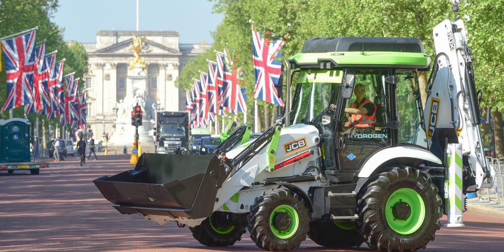 JCB celebrates landmark government decision allowing hydrogen-fueled machinery on UK roads